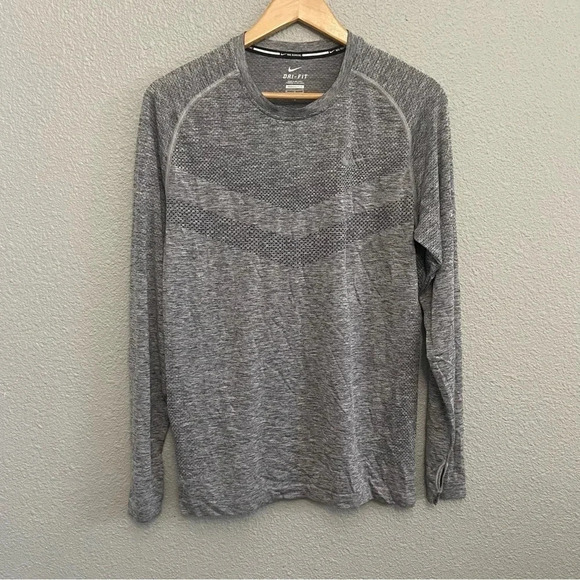 Nike Dri-FIT Running Shirt sz Medium Long Sleeve Seamless Body Wicking‎ Layer - Picture 1 of 5